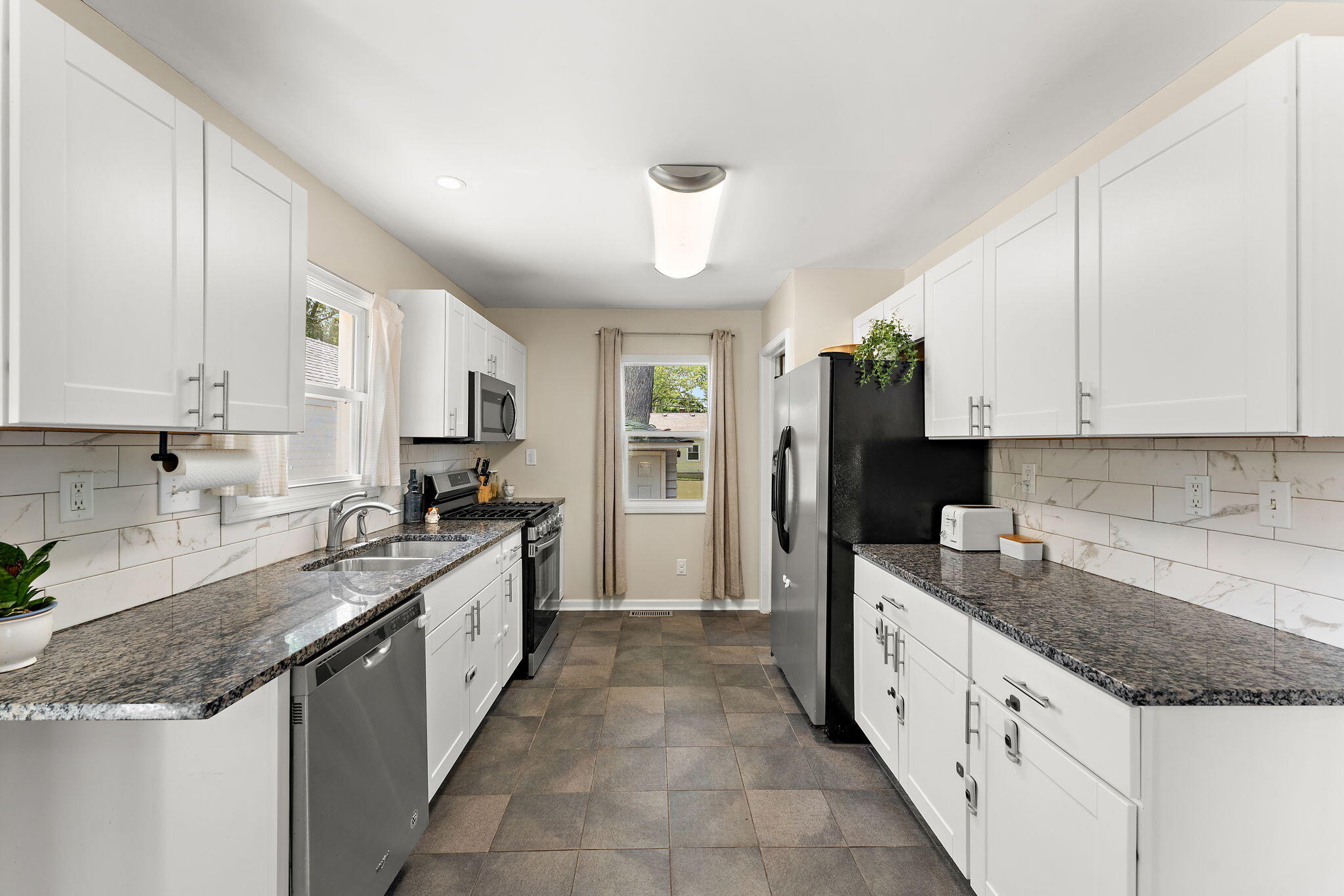 259 Wood Street Crown Point, IN 46307 - Photo 12 of 33 2048x1365