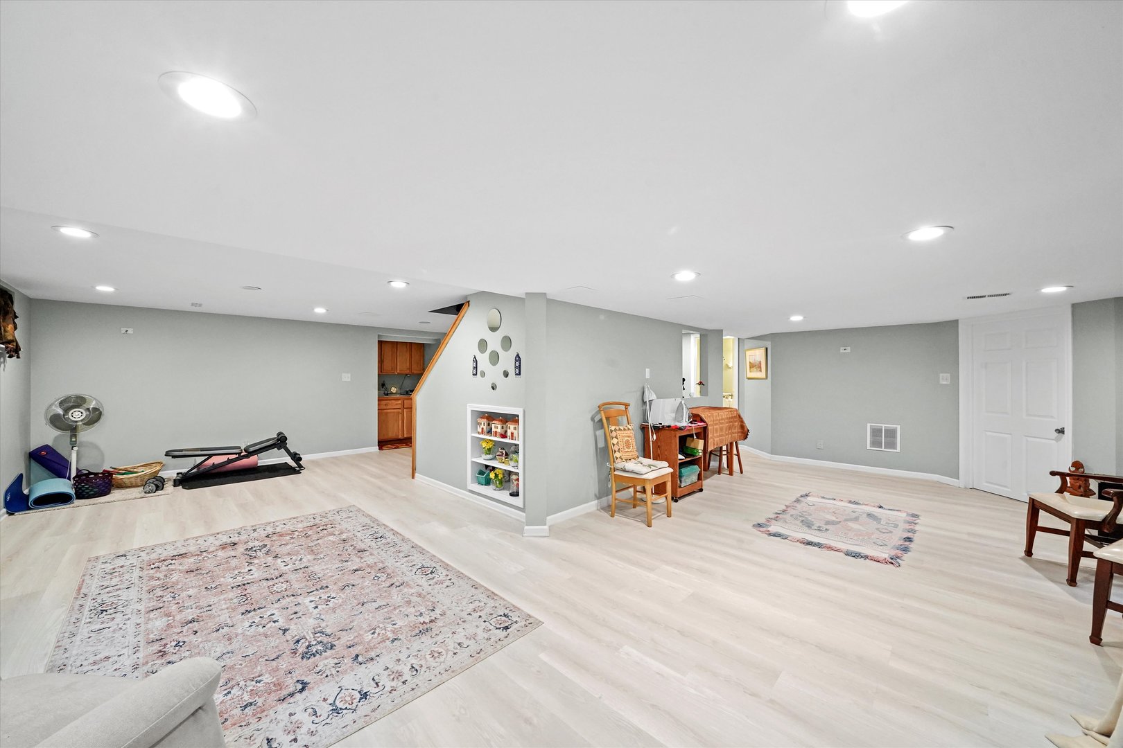 18 Newgate Avenue Naperville, IL 60565 - Photo 23 of 31 a very nice looking room with a large window