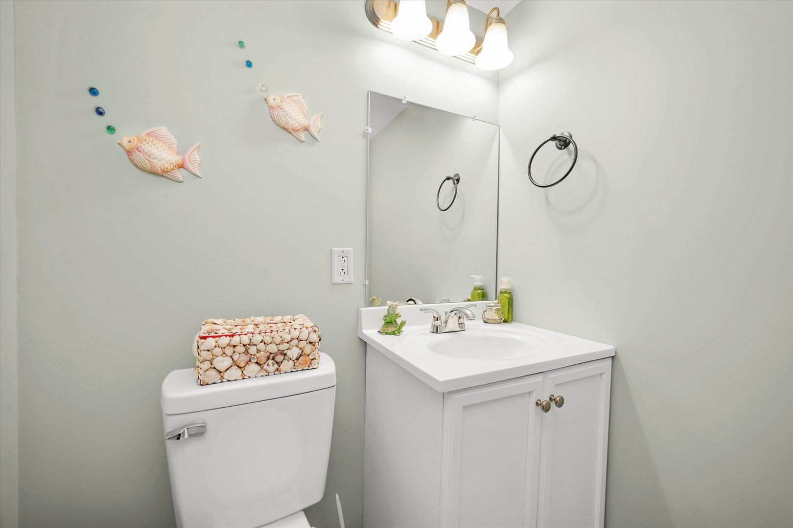 18 Newgate Avenue Naperville, IL 60565 - Photo 25 of 31 a bathroom with a sink a toilet and shower