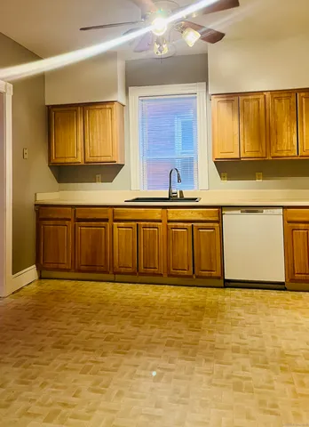 $2,500 | 24 Mortson Street, Hartford, CT 06106