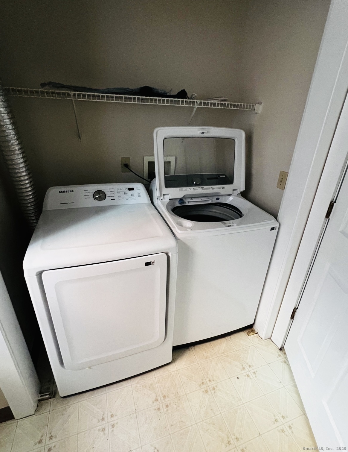 24 Mortson Street Hartford, CT 06106 - Photo 7 of 16 a utility room with dryer and washer