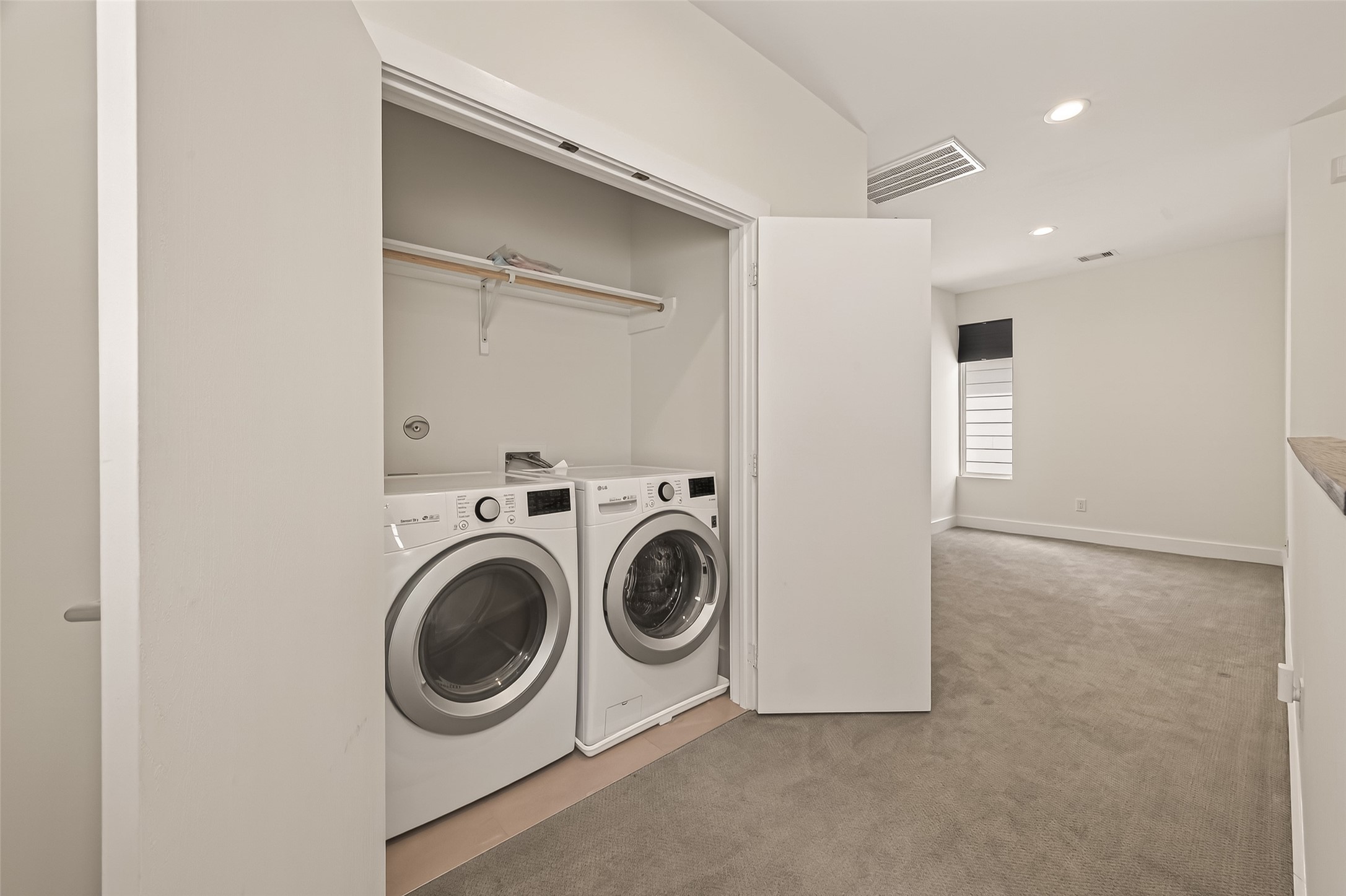 5505 Robusto Place Houston, TX 77091 - Photo 19 of 49 a utility room with dryer and washer