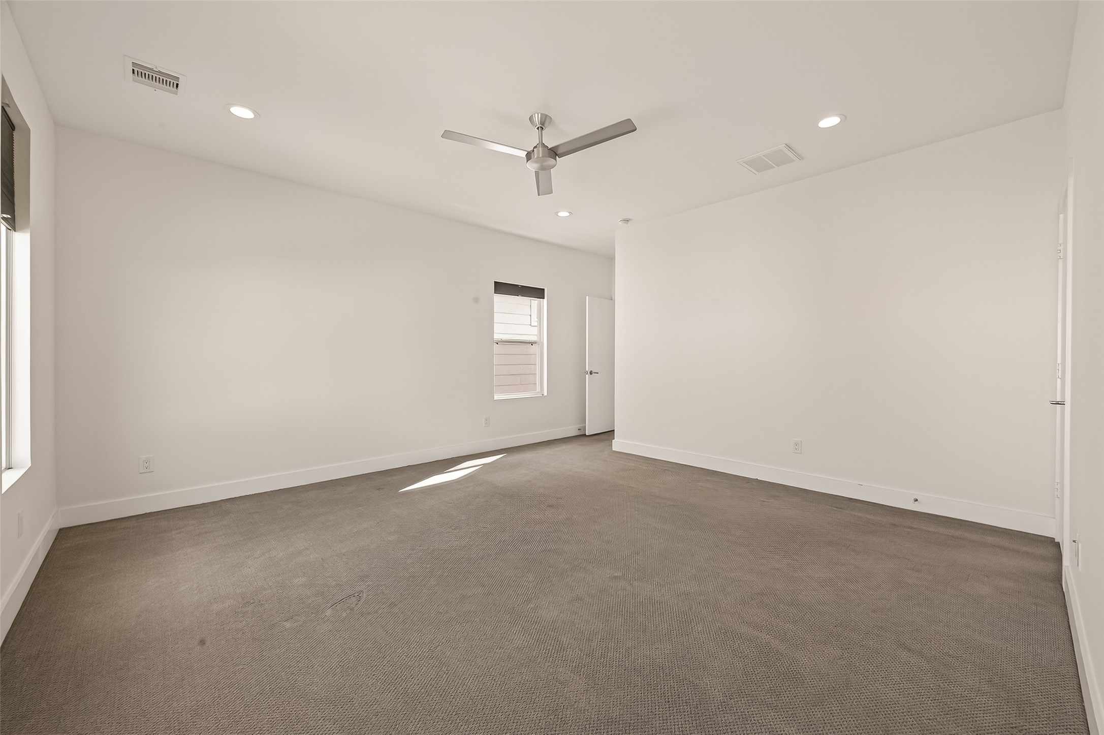 5505 Robusto Place Houston, TX 77091 - Photo 33 of 49 an empty room with a ceiling fan and window