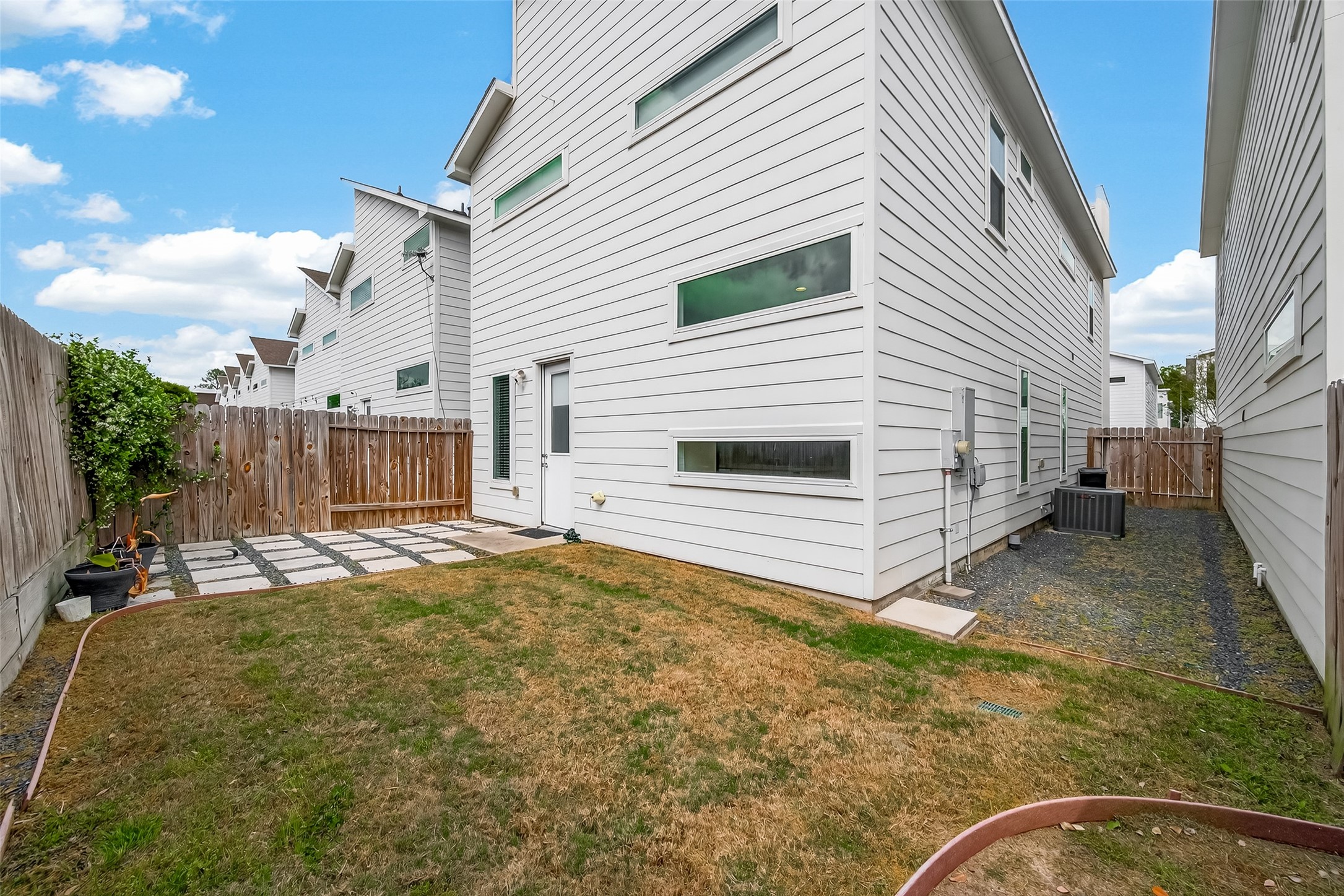 5505 Robusto Place Houston, TX 77091 - Photo 42 of 49 a view of a backyard