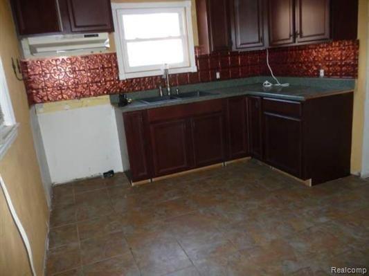 2295 Rochester Court Troy, MI 48083 - Photo 6 of 10 6.jpg
