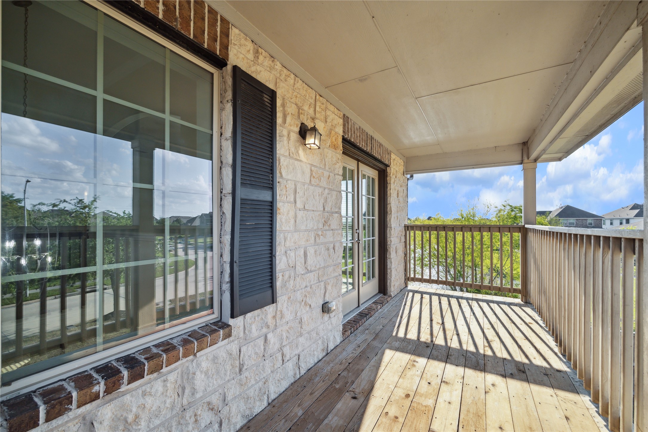 13108 Summit Harvest Lane Rosharon, TX 77583 - Photo 9 of 11 a view of a balcony with wooden floor