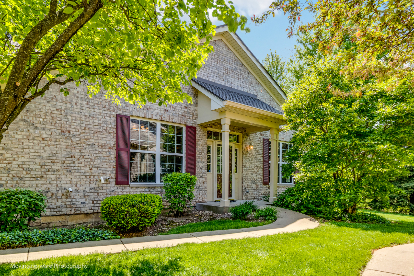 955 Oak Ridge Boulevard Elgin, IL 60120 - Photo 2 of 47 Gallery Image 2