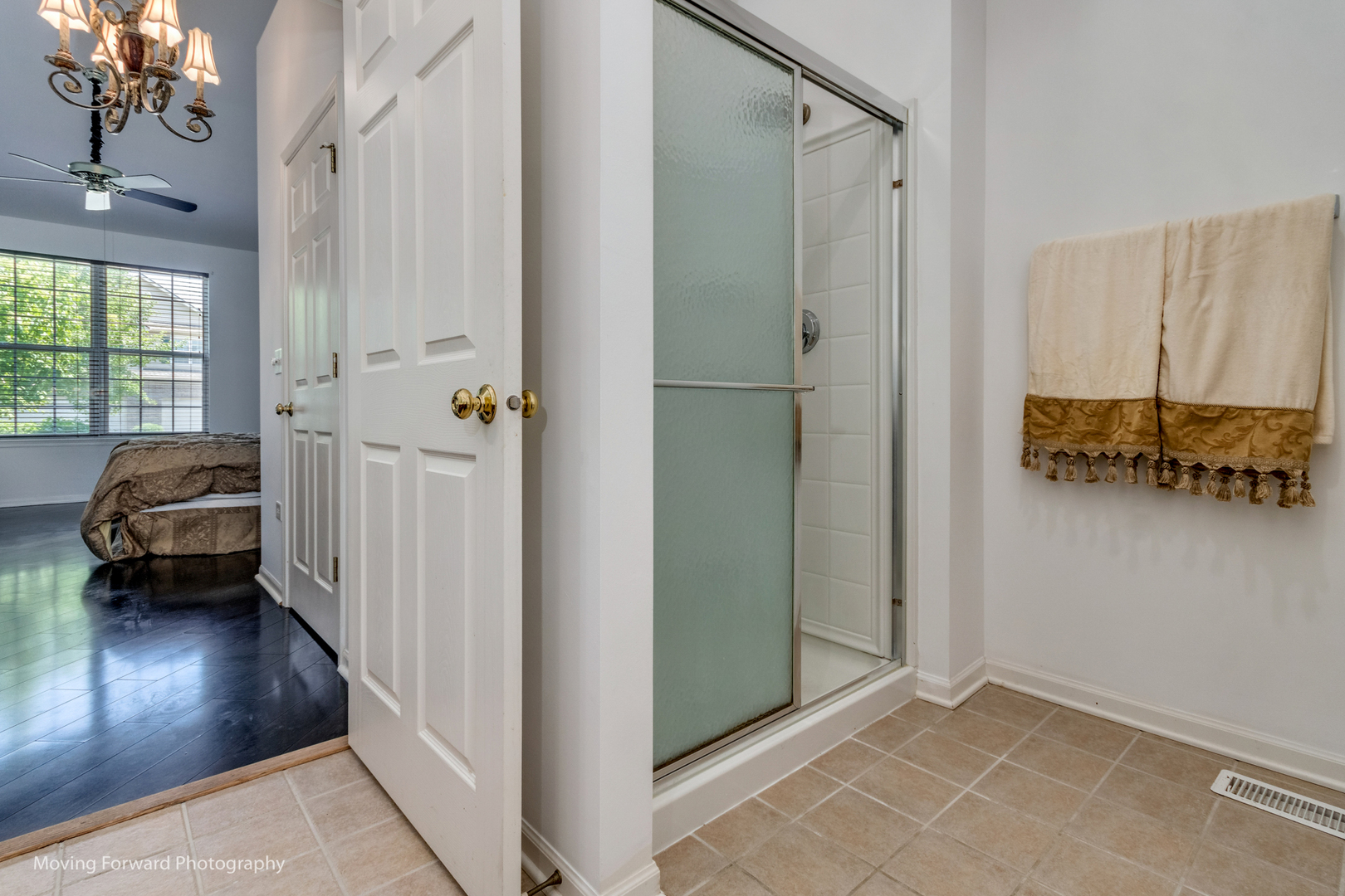 955 Oak Ridge Boulevard Elgin, IL 60120 - Photo 22 of 47 Gallery Image 22