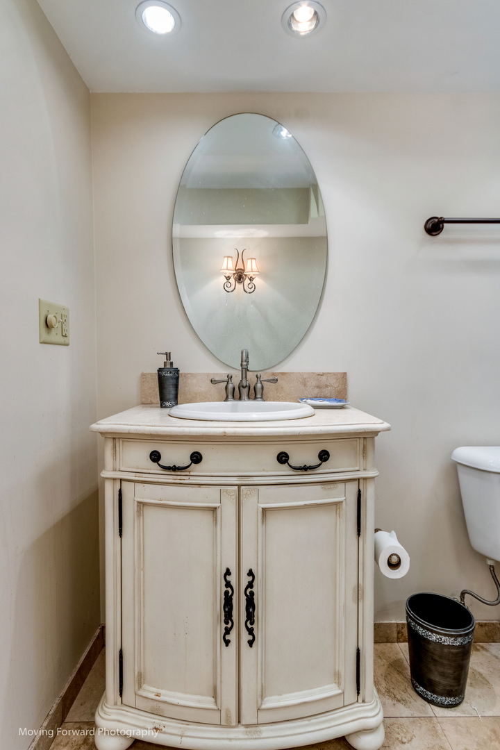 955 Oak Ridge Boulevard Elgin, IL 60120 - Photo 31 of 47 Gallery Image 31