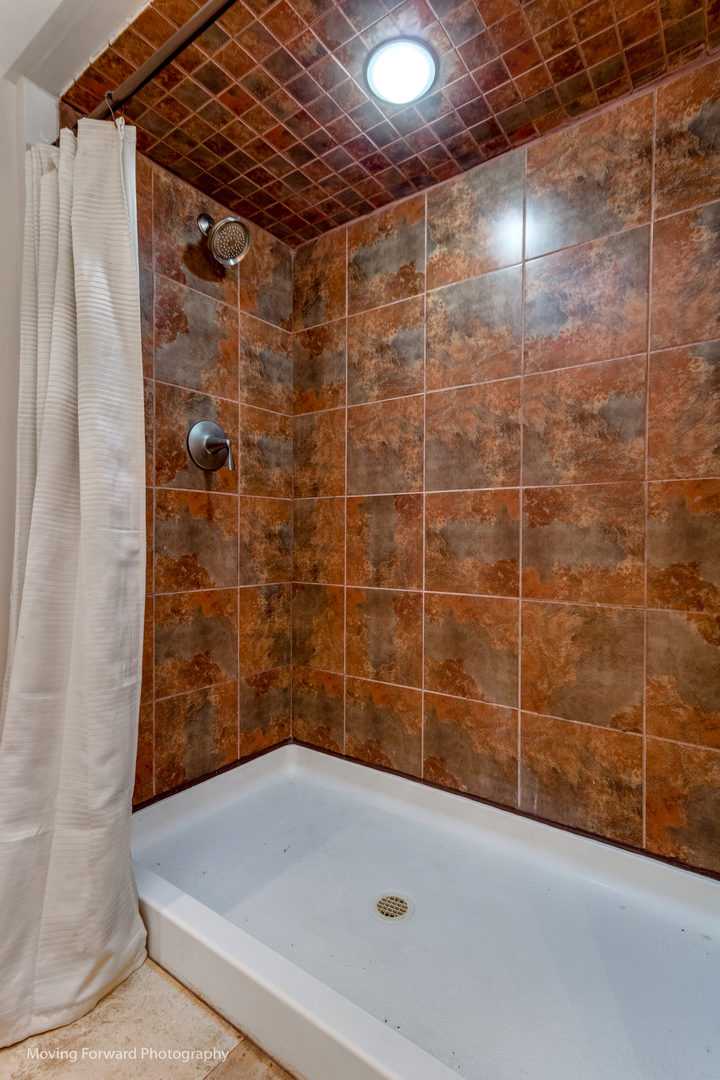 955 Oak Ridge Boulevard Elgin, IL 60120 - Photo 32 of 47 Gallery Image 32