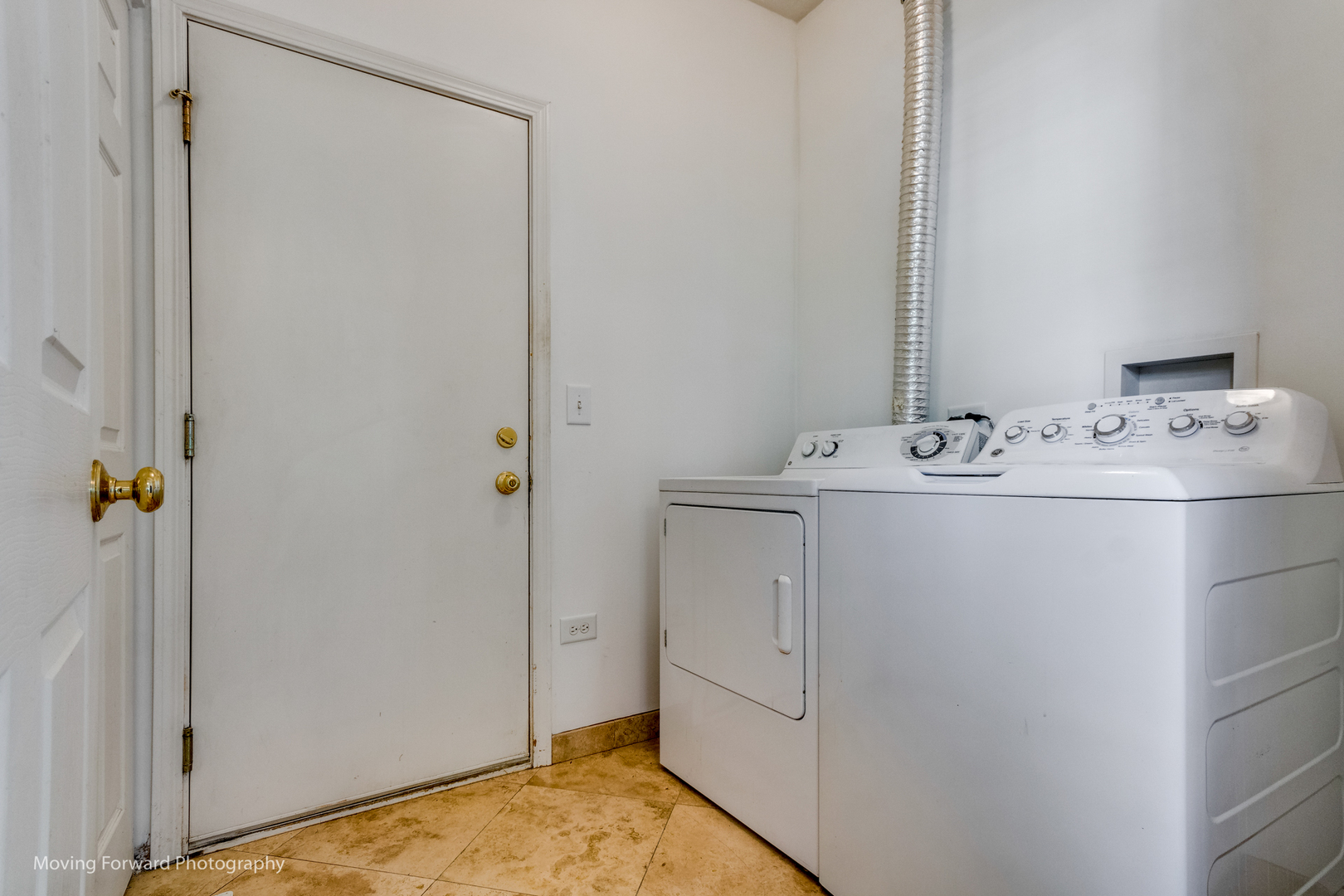 955 Oak Ridge Boulevard Elgin, IL 60120 - Photo 45 of 47 Gallery Image 45