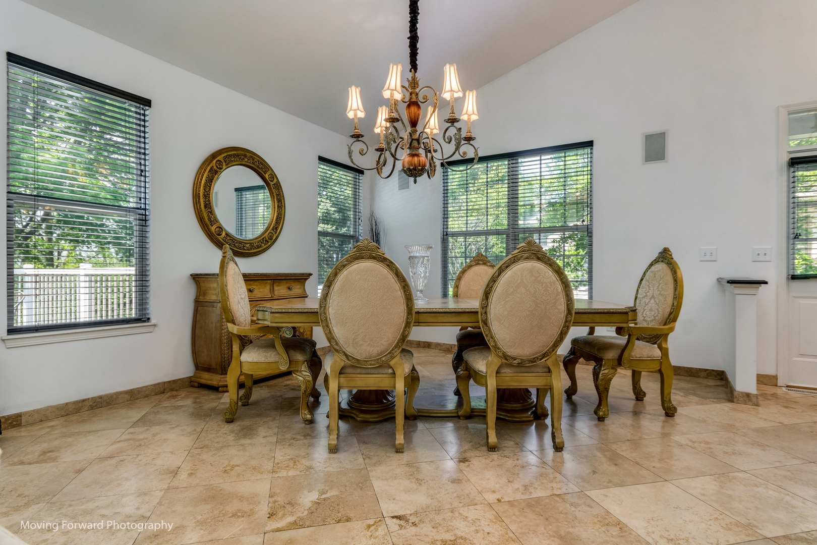 955 Oak Ridge Boulevard Elgin, IL 60120 - Photo 5 of 47 Gallery Image 5