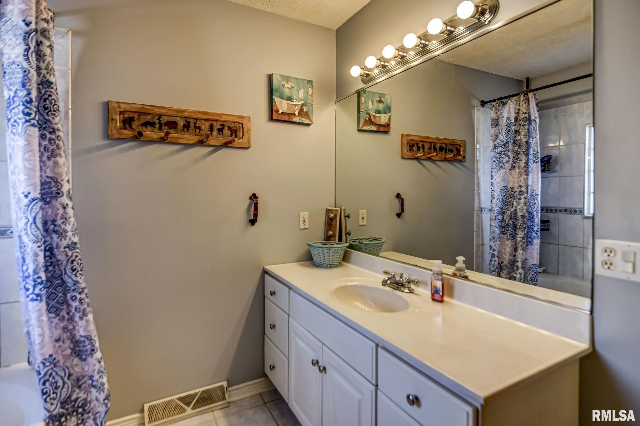1124 Kingshighway Springfield, IL 62702 - Photo 8 of 31