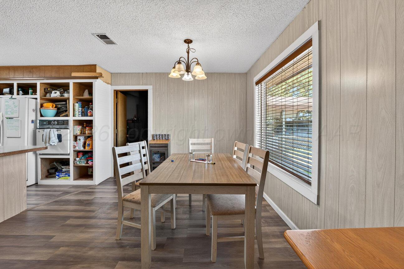693 County Road 24 Muleshoe, TX 79347 - Photo 22 of 98 Dinning area