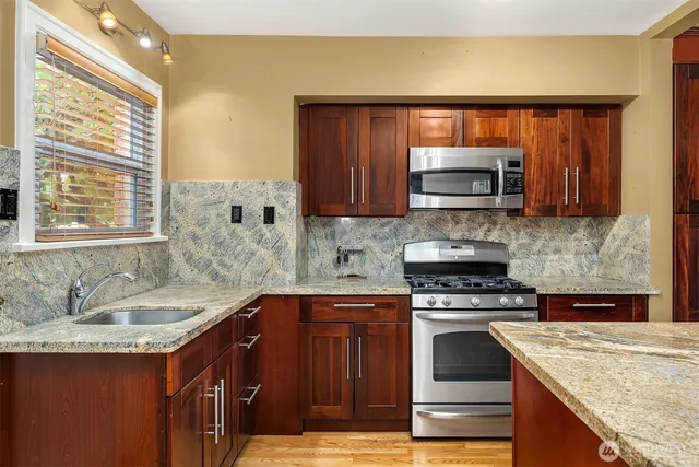 $2,499,999 | 4728 Northeast 172nd Street, Lake Forest Park, WA 98155