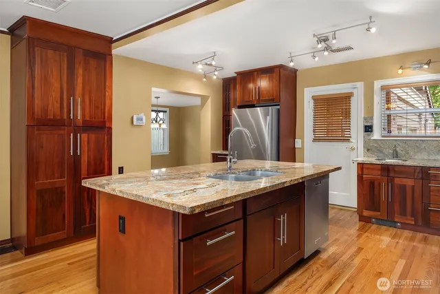 $2,499,999 | 4728 Northeast 172nd Street, Lake Forest Park, WA 98155