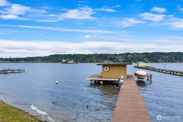 $2,499,999 | 4728 Northeast 172nd Street, Lake Forest Park, WA 98155