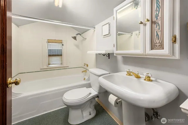 $2,499,999 | 4728 Northeast 172nd Street, Lake Forest Park, WA 98155