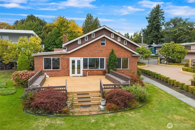 $2,499,999 | 4728 Northeast 172nd Street, Lake Forest Park, WA 98155