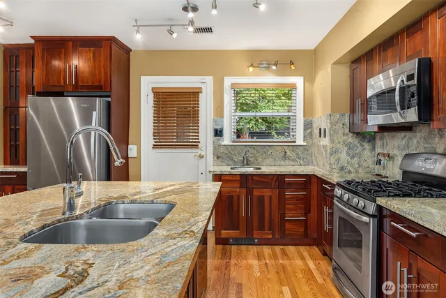 $2,499,999 | 4728 Northeast 172nd Street, Lake Forest Park, WA 98155