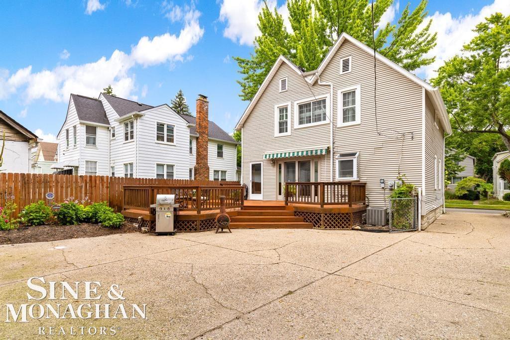 127 Muir Road Grosse Pointe, MI 48236 - Photo 34 of 50 50149821-623a1593-7bbc-48c3-a0e4-b2f329e56b32.JPG