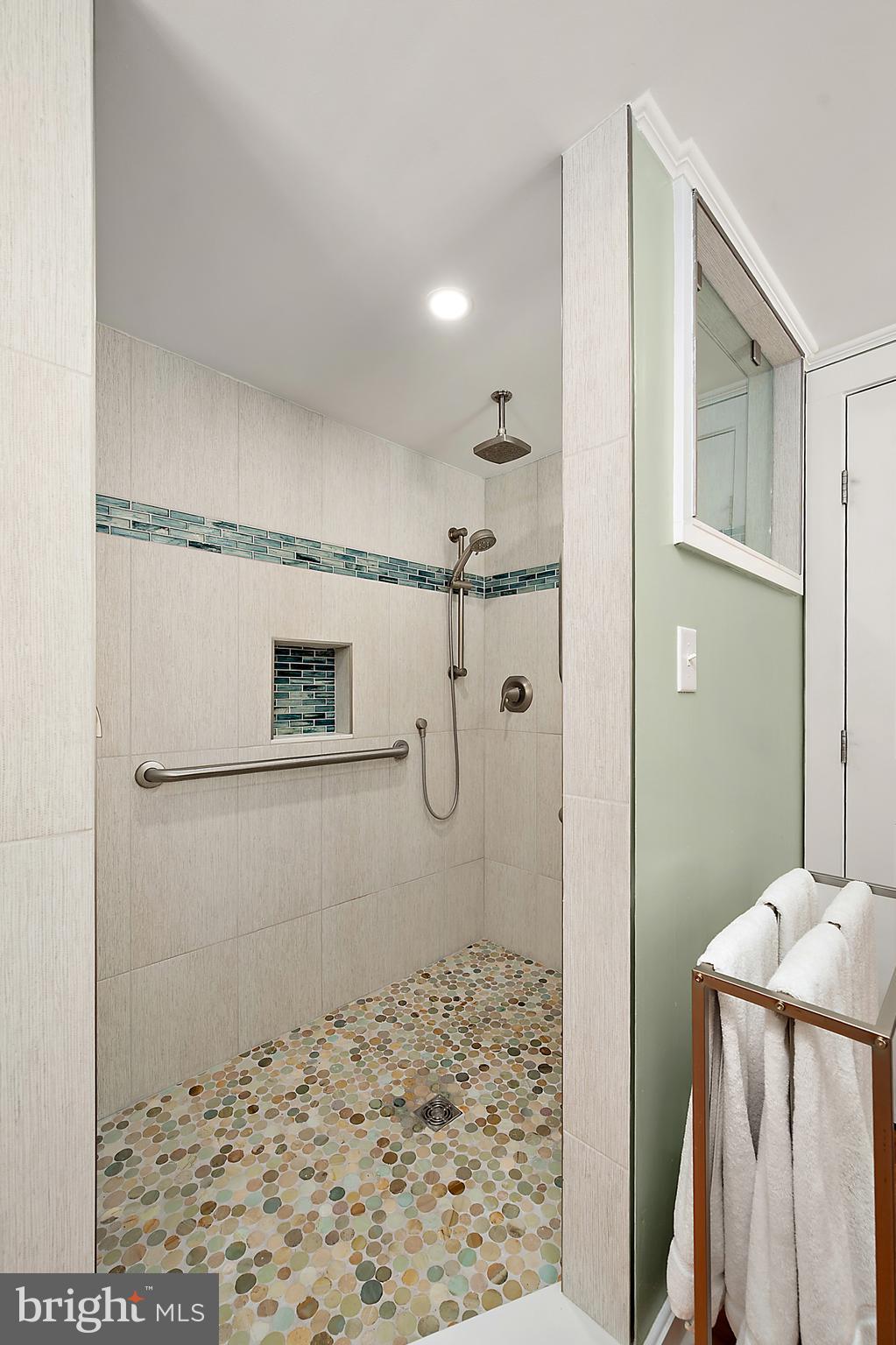 104 Bering Road Ocean City, MD 21842 - Photo 24 of 83 First floor owners en-suite bathroom - Main house