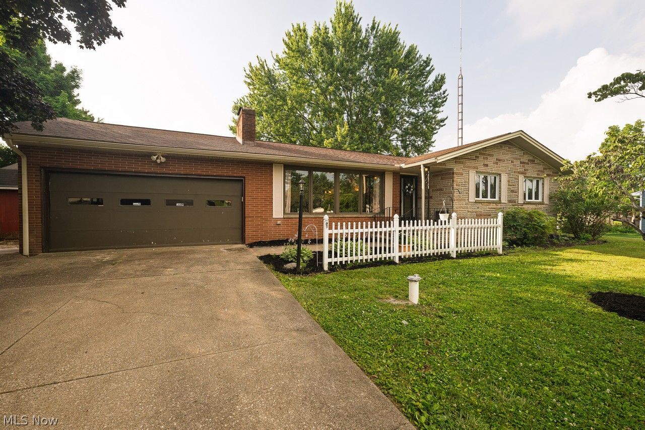 3912 Rolling Ridge Road Northeast Canton, OH 44721 - Photo 21 of 33 Front of home with covered front entry