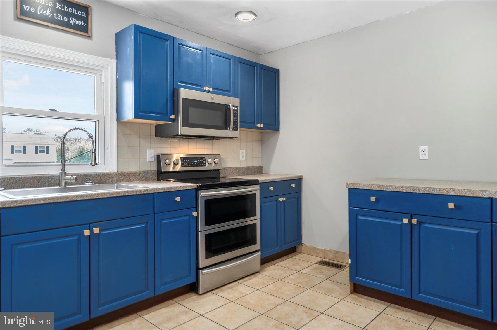 3512 Farm Road Aberdeen, MD 21001 - Photo 33 of 45 Modern Blue Cabinets