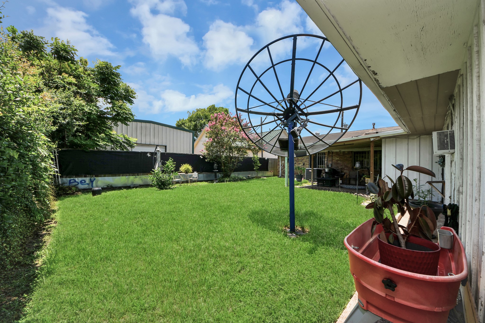 3901 Jeanetta Street Houston, TX 77063 - Photo 38 of 41 There's lots of green space in this backyard.