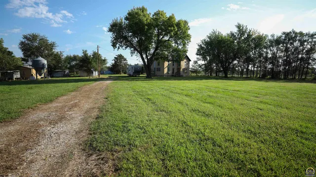 $184,485 | 2154 Road 300, Reading, KS 66868