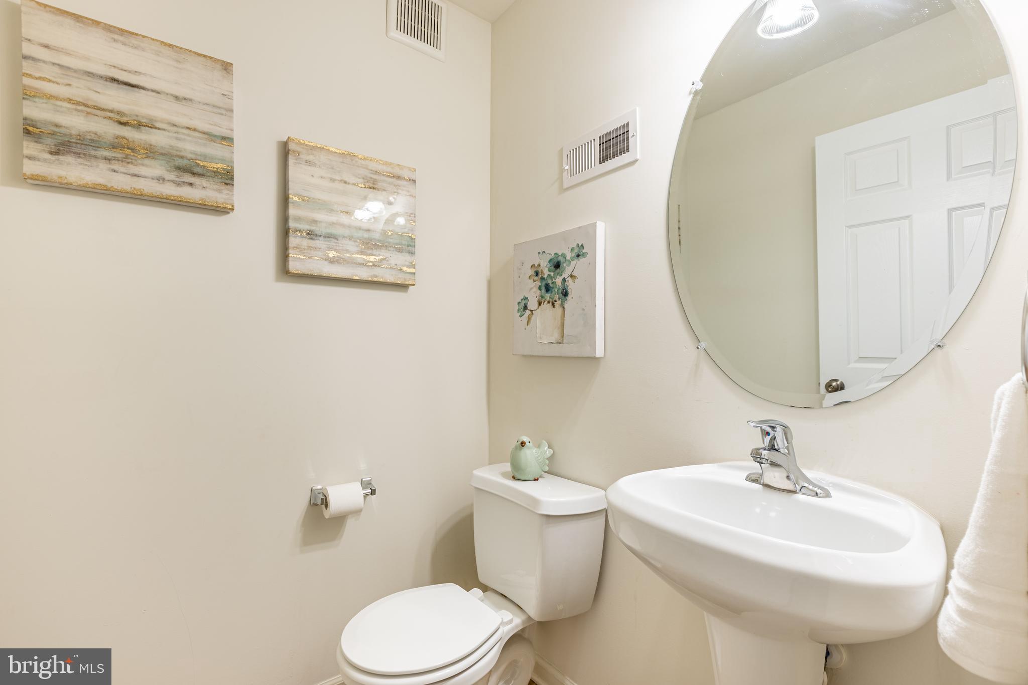 942 Lansdowne Road Middletown, DE 19709 - Photo 12 of 46 Main floor powder room