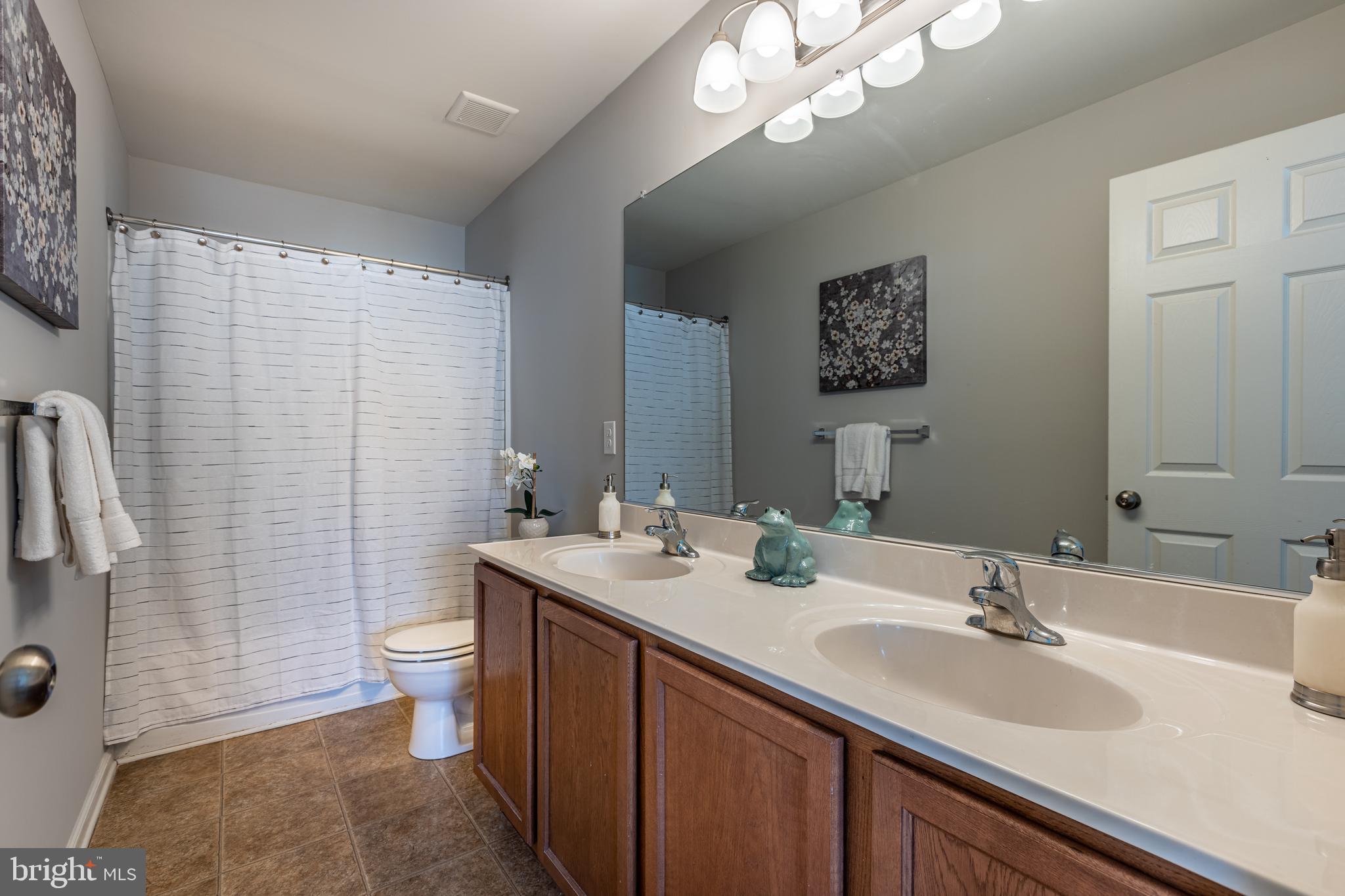 942 Lansdowne Road Middletown, DE 19709 - Photo 25 of 46 Primary bathroom with dual sinks