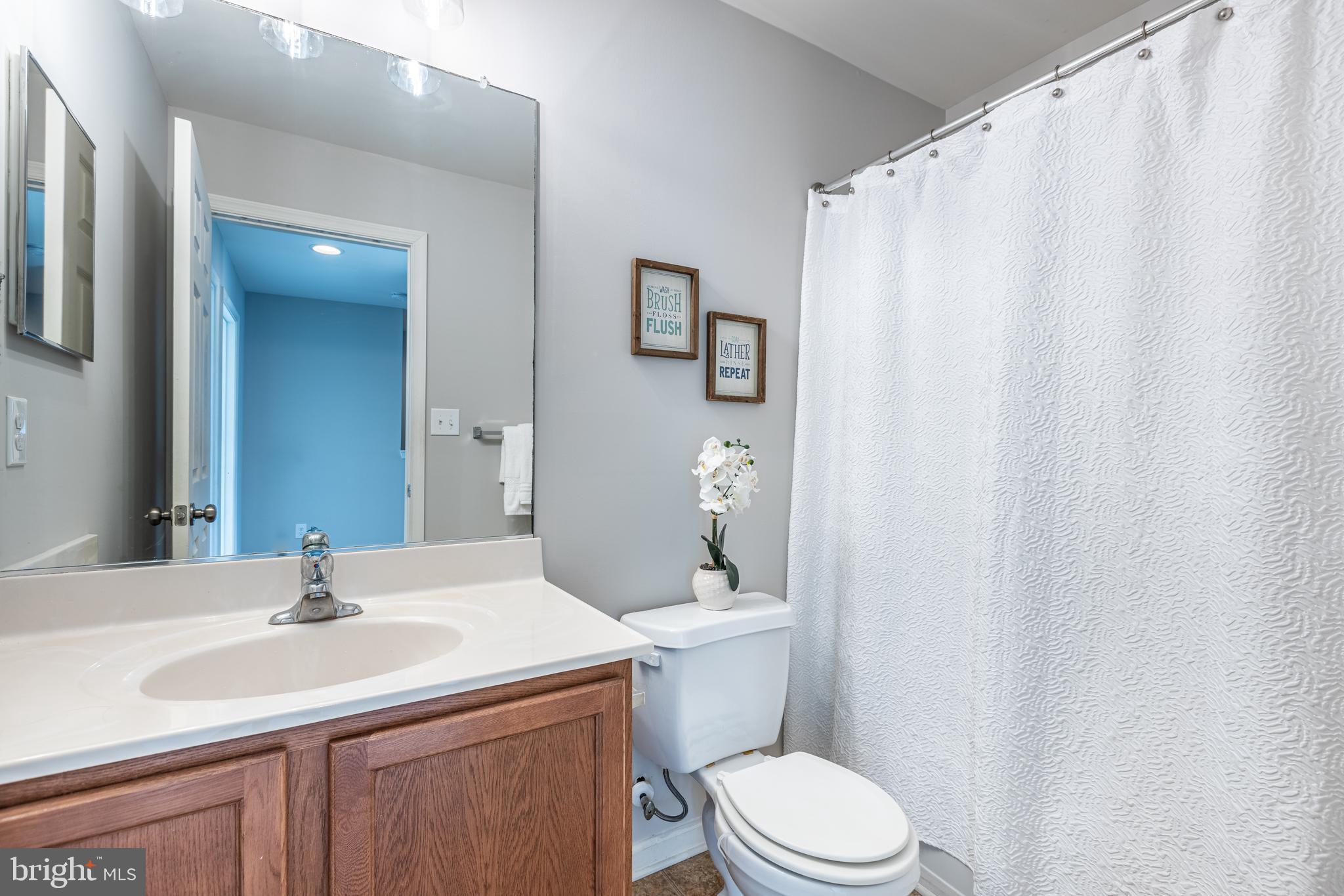 942 Lansdowne Road Middletown, DE 19709 - Photo 32 of 46 Hallway bathroom