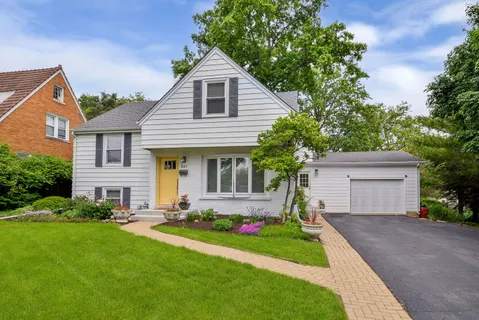 $938,000 | 541 Park Row, Glen Ellyn, IL 60137