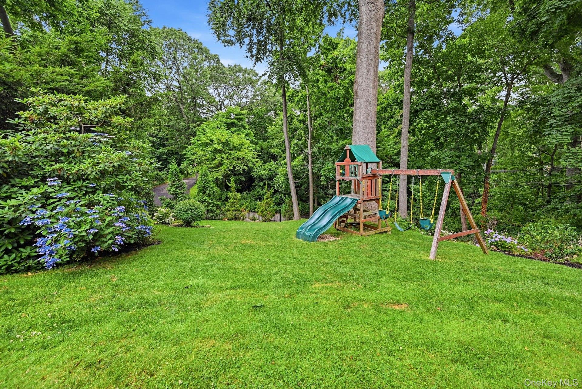39 East Neck Road Huntington, NY 11743 - Photo 30 of 32 Play area