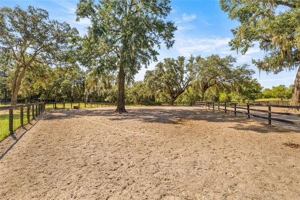 $2,000,000 | 13646 Highway 27, Morriston, FL 32668