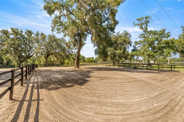 $2,000,000 | 13646 Highway 27, Morriston, FL 32668