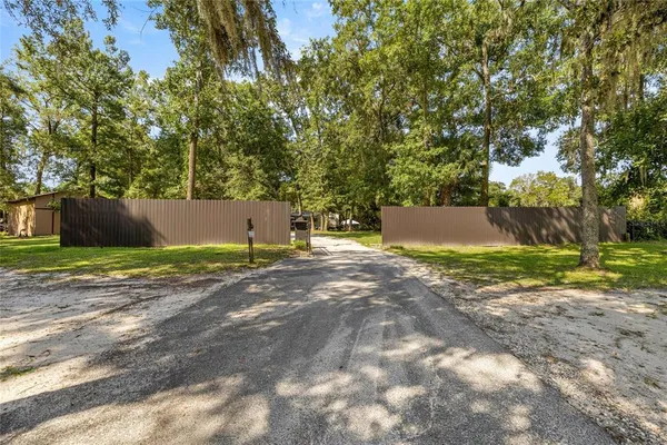 $2,000,000 | 13646 Highway 27, Morriston, FL 32668