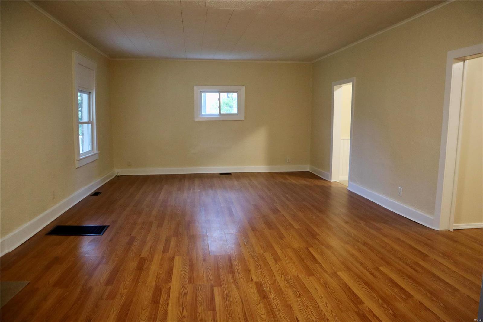 409 Maple Carrollton, IL 62016 - Photo 4 of 42 Gallery Image 4