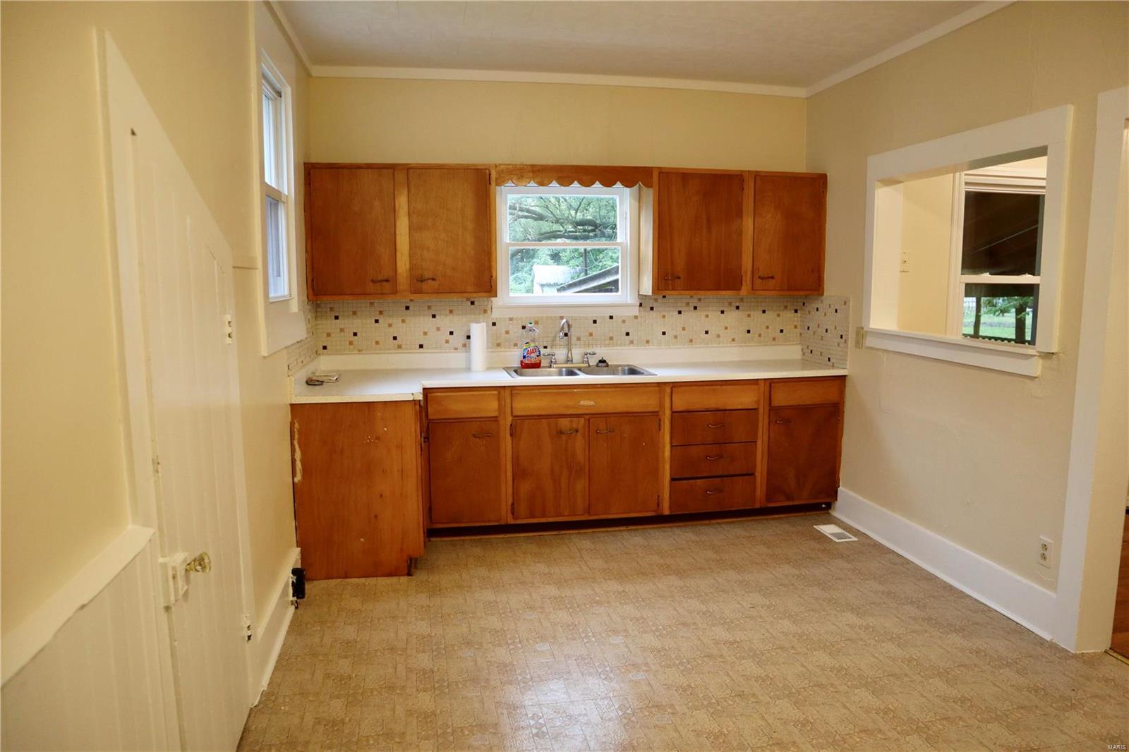409 Maple Carrollton, IL 62016 - Photo 10 of 42 Gallery Image 10