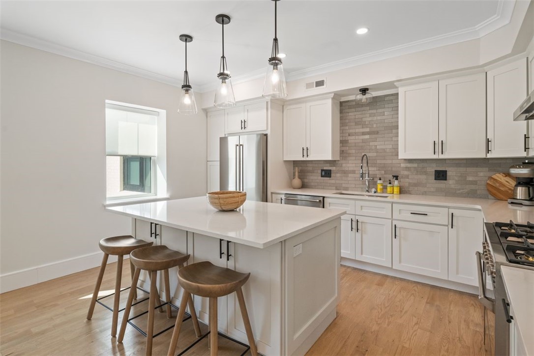 2 Eastnor Road, Unit D Newport, RI 02840 - Photo 2 of 24