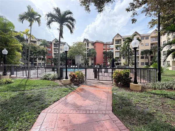$2,250 | 8160 Geneva Court, Unit 202, Doral, FL 33166