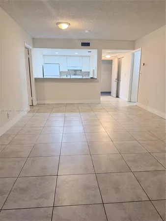 $2,250 | 8160 Geneva Court, Unit 202, Doral, FL 33166