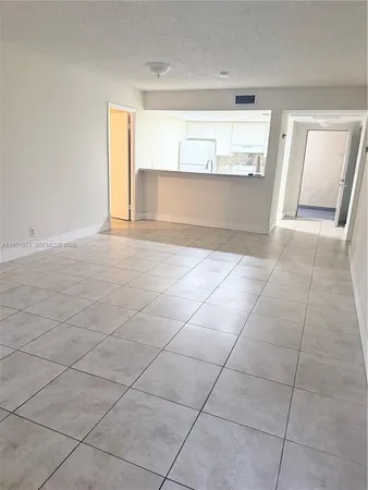 $2,250 | 8160 Geneva Court, Unit 202, Doral, FL 33166