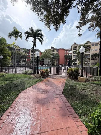 $2,250 | 8160 Geneva Court, Unit 202, Doral, FL 33166