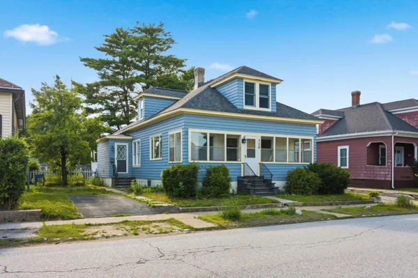 $425,000 | 756 Montgomery Street, Manchester, NH 03102