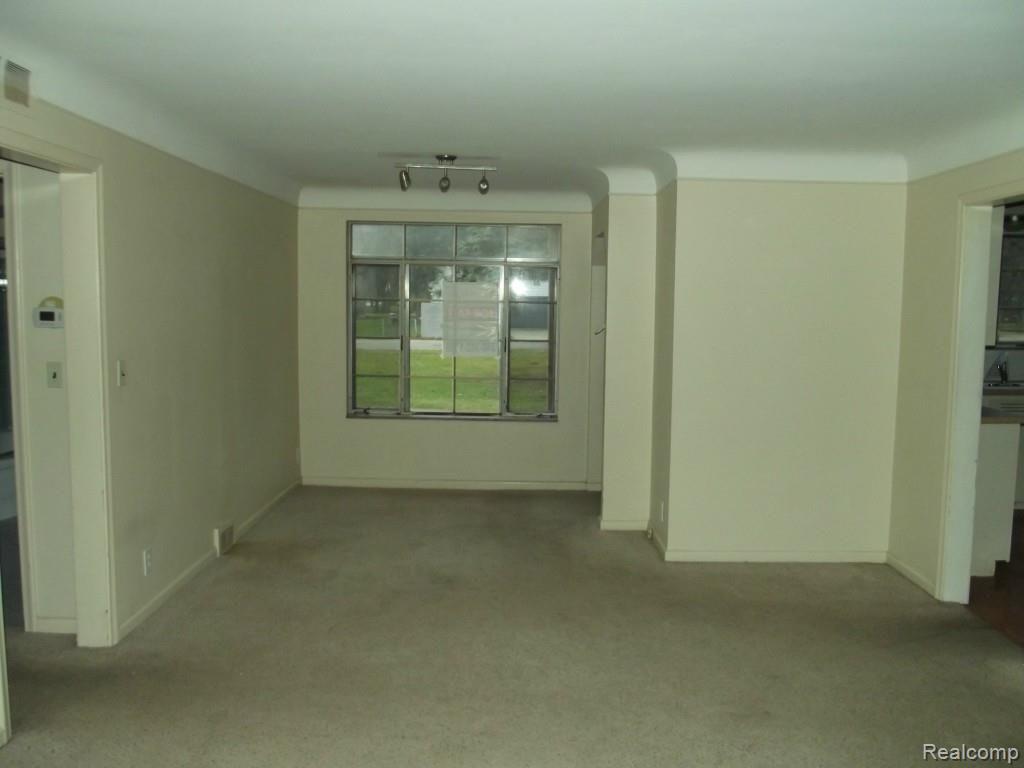 22318 Berg Road Southfield, MI 48033 - Photo 7 of 14