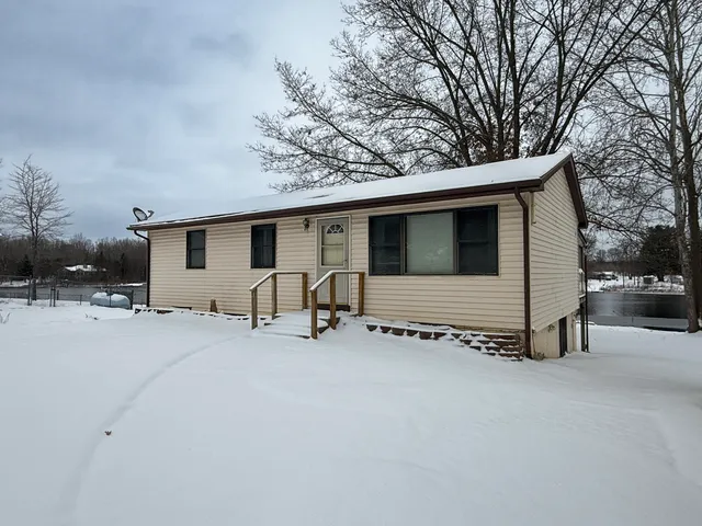 $299,000 | 52376 Joy Drive, Dowagiac, MI 49047
