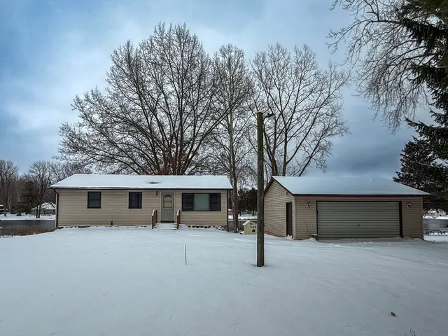 $299,000 | 52376 Joy Drive, Dowagiac, MI 49047