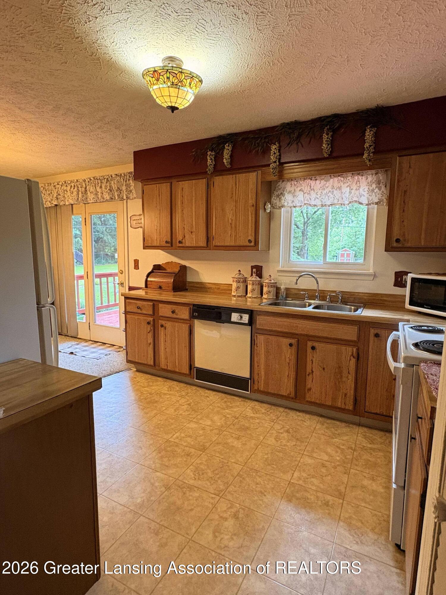 3012 Ingham Street Lansing, MI 48911 - Photo 9 of 30 Kitchen